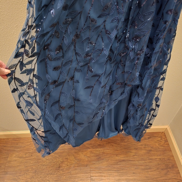 Ever Pretty Gown In Gorgeous Teal Color - Picture 3 of 6